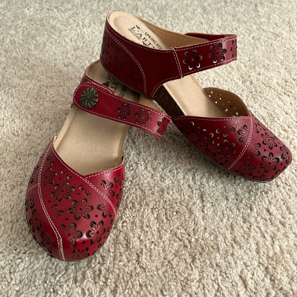 L’Artiste wedge shoes
